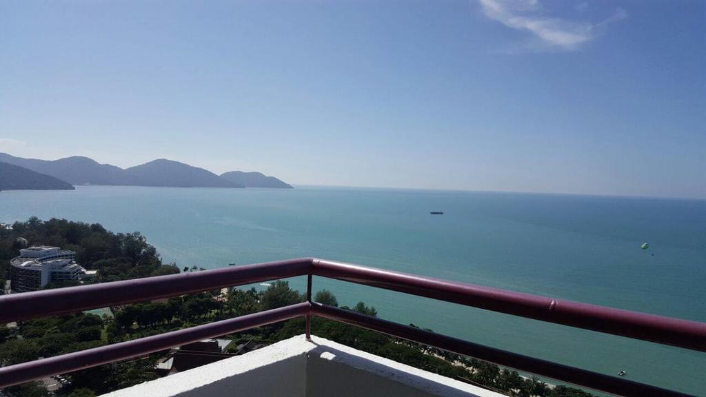 Batu Ferringhi Seaview Apartment Exterior photo
